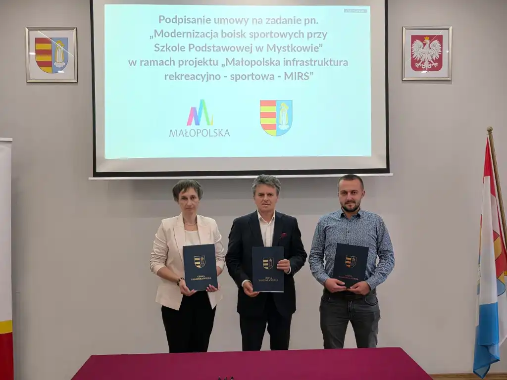 Nowoczesne boiska w Mystkowie. Umowa podpisana