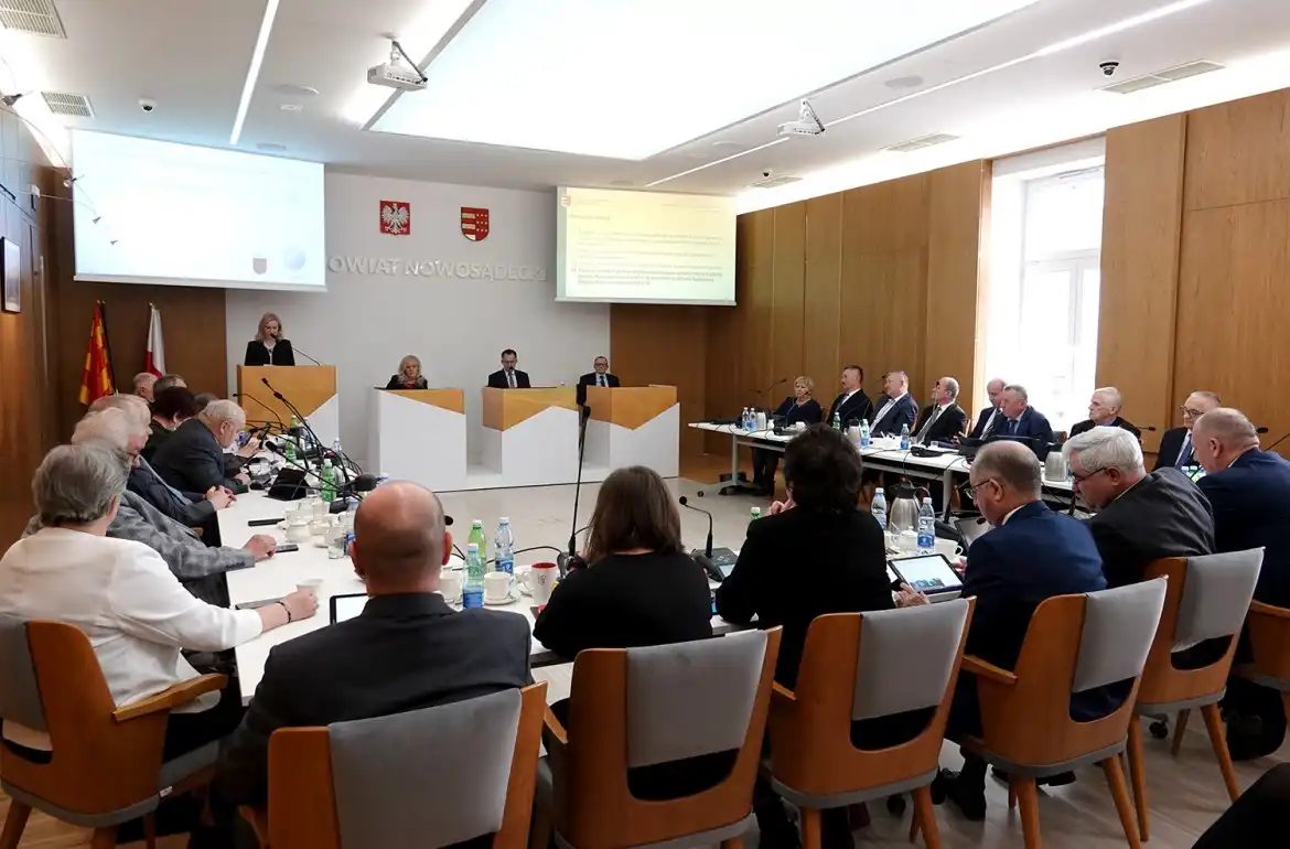 Powiat nowosądecki: rusza budowa Centrum Sportu i remonty dróg