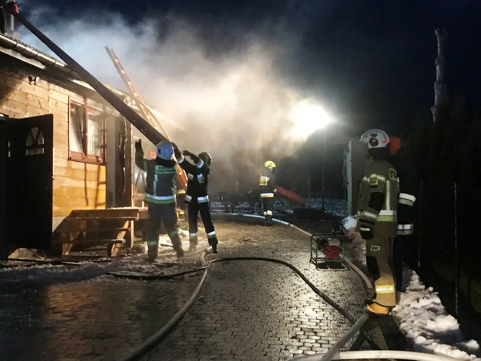 Pożar w Binczarowej. Płonął drewniany budynek