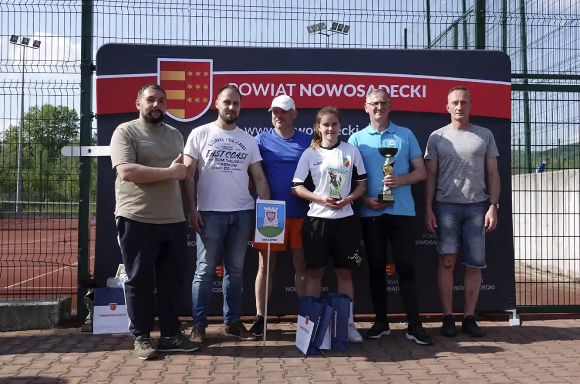 Samorządowcy z Korzennej z pucharem Starosty