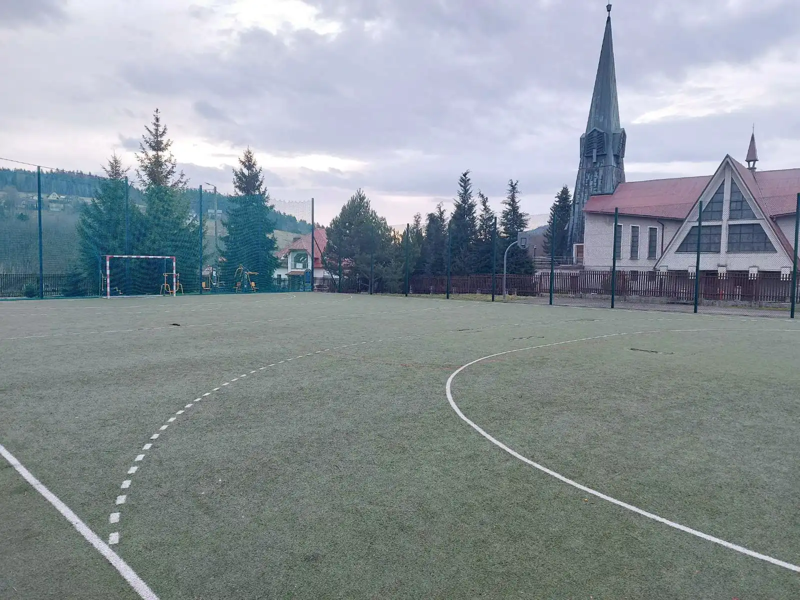 Będzie remont boiska w Młyńczyskach. Gmina Łukowica z dofinansowaniem