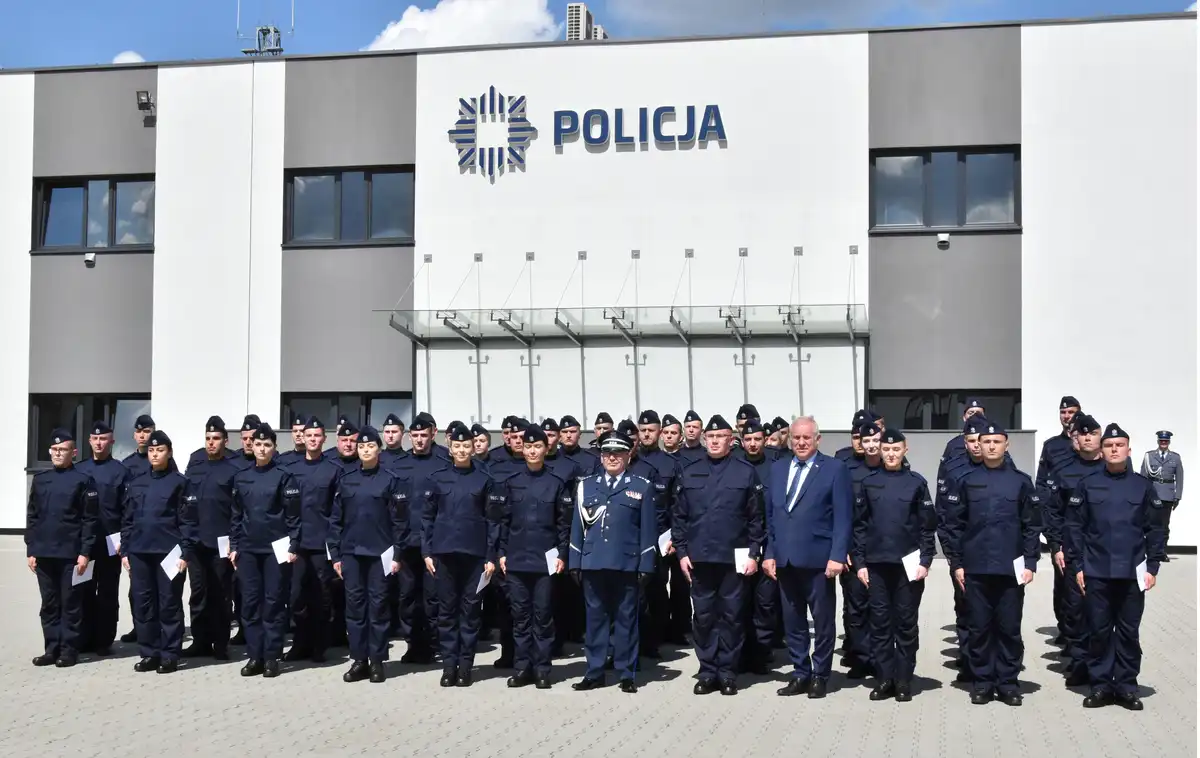 Do garnizonu małopolskiego przyjęto 50 nowych policjantów. 2 z nich trafi do KMP w Nowym Sączu