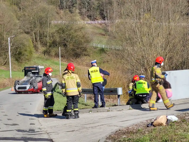 Wypadek w Piątkowej. Jedna osoba trafiła do szpitala