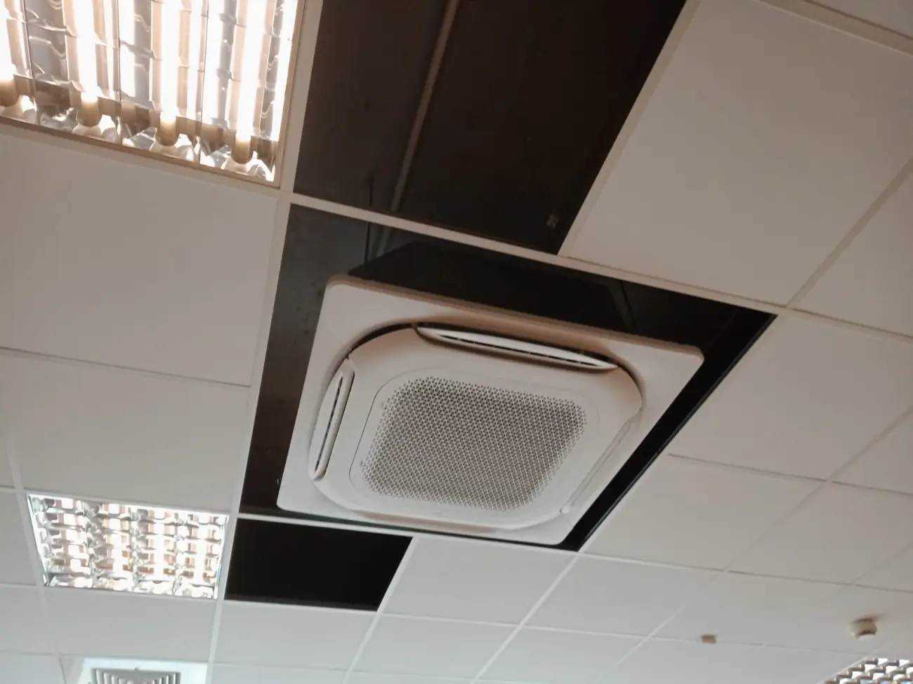 Komfort w upały coraz bliżej. Trwają prace w żłobku i bibliotece