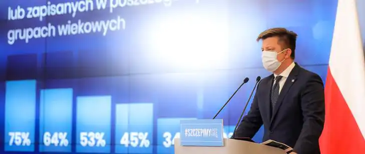 Loteria, rywalizacja gmin i szczepienia dla osób 70+ w domu – rząd zachęca do szczepień przeciw COVID-19