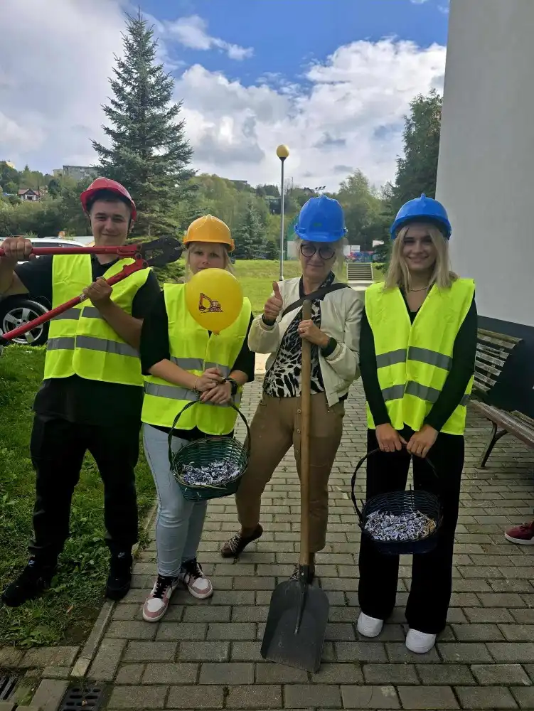 Kreatywne obchody Dnia Budowlańca w Krynicy. Szkoła pełna balonów i uśmiechów