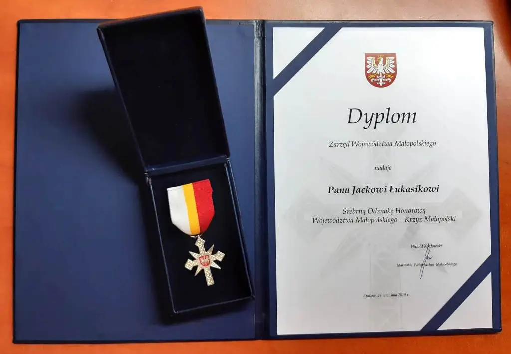 Sądecki policjant, st. sierż. Jacek Łukasik wyróżniony Srebrnym Krzyżem Małopolski