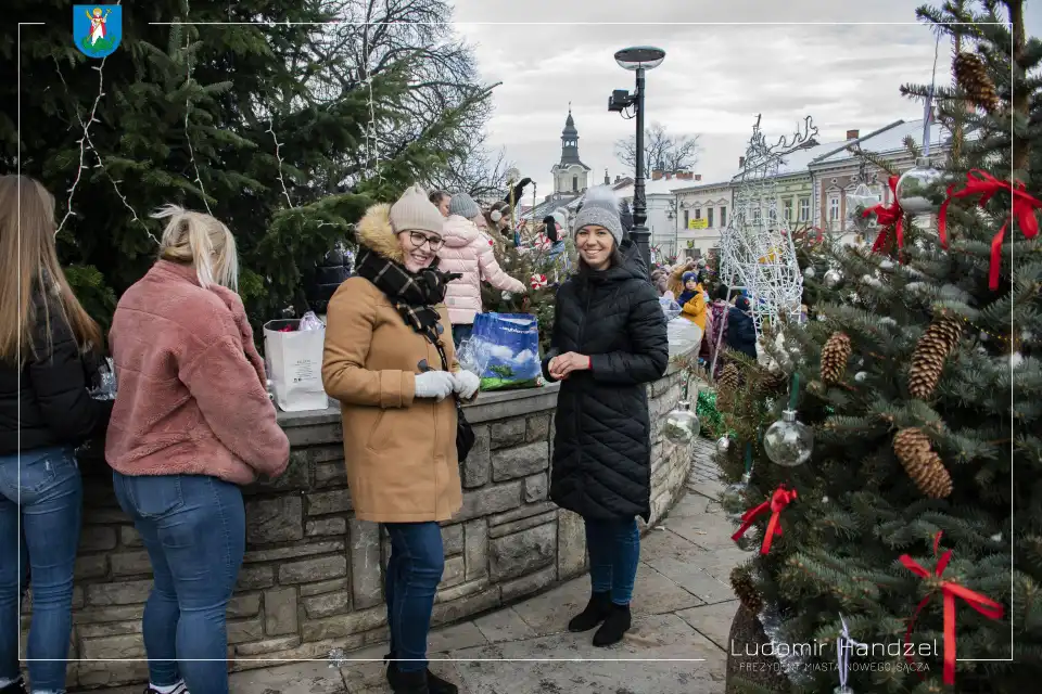 Na płycie nowosądeckiego rynku zrobiło się świątecznie