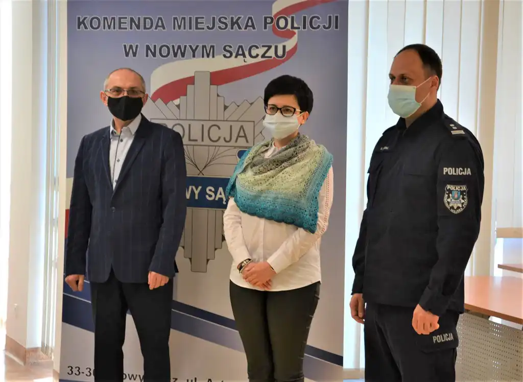 Uczniowie "klasy policyjnej" ZS w Marcinkowicach otrzymali akty nominacyjne na kolejne stopnie uczniowskie