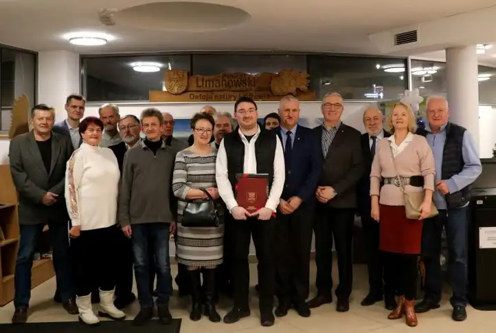 Wernisaż fotografii Karola Wojtasa w Limanowej – „Od parowozów po katedry”