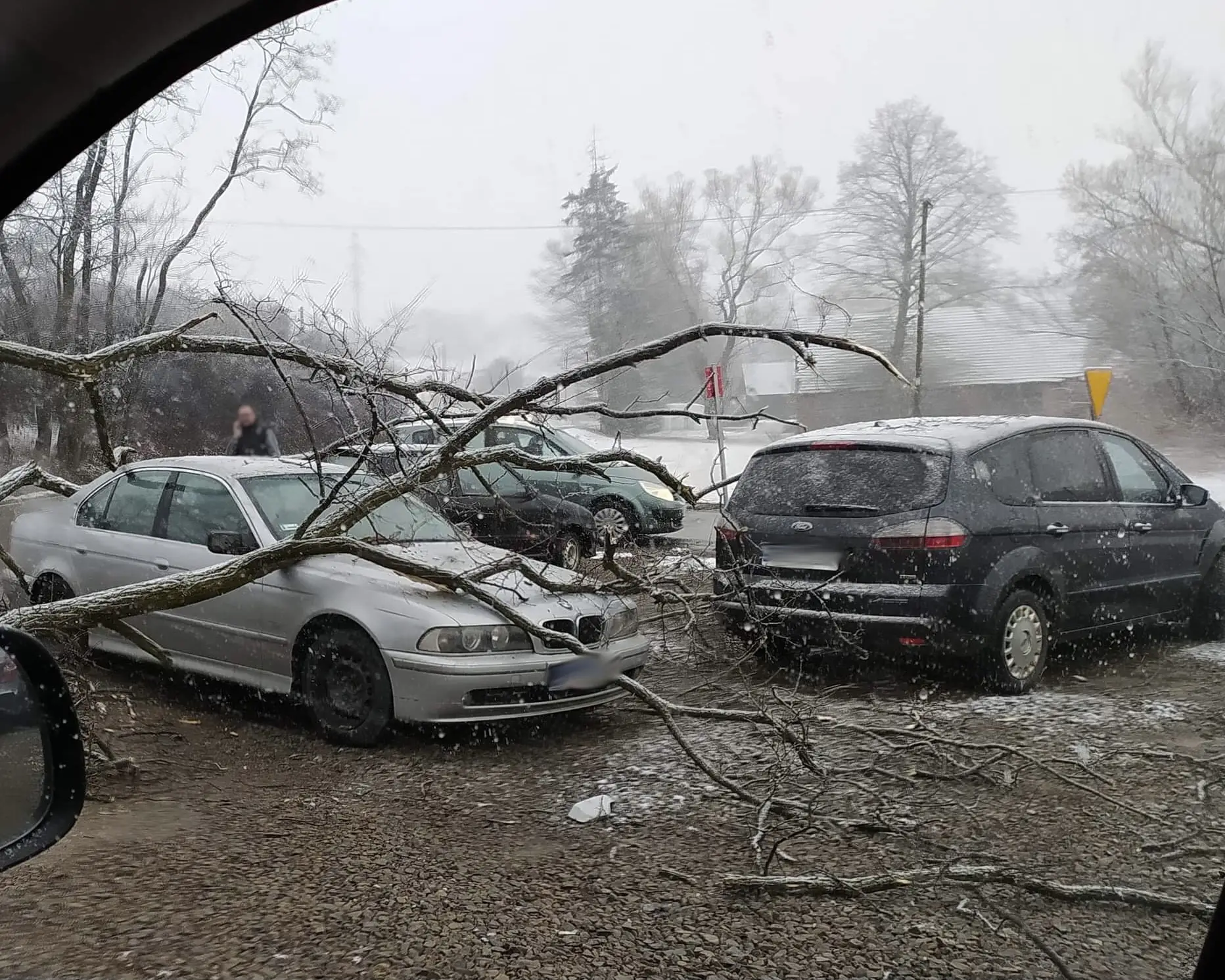 Sądecczyzna: Zima dała o sobie znać, niebezpiecznie na drogach