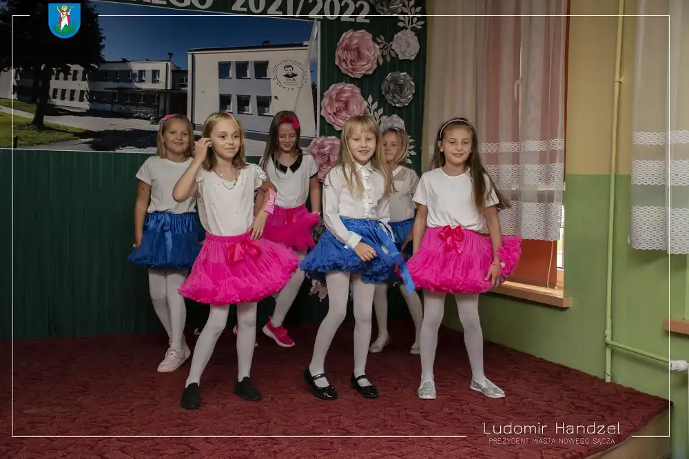 Uczniowie ze Szkoły Podstawowej nr 6 rozpoczynają naukę w wyremontowanym budynku