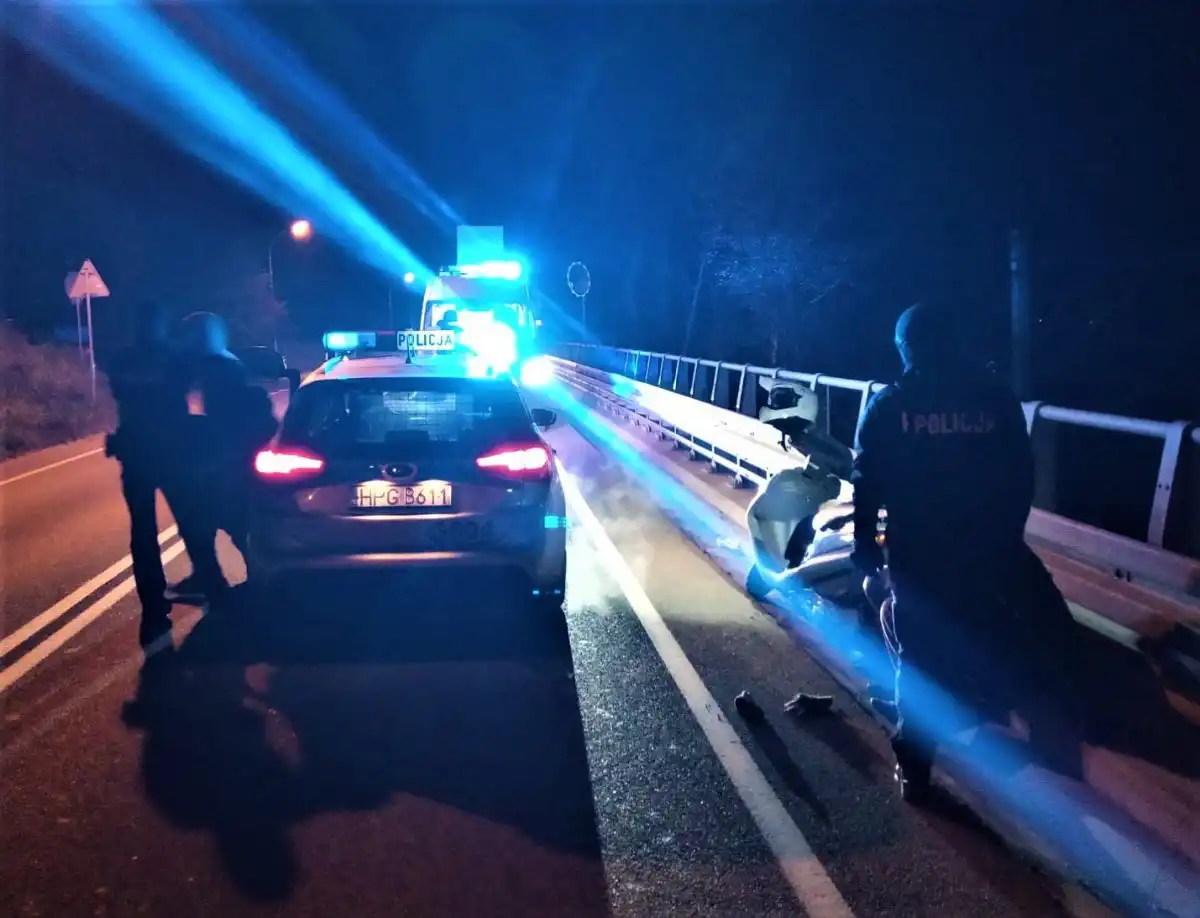 Uciekał przed policjantami. Nie miał prawa jazdy, tablic rejestracyjnych i posiadał narkotyki