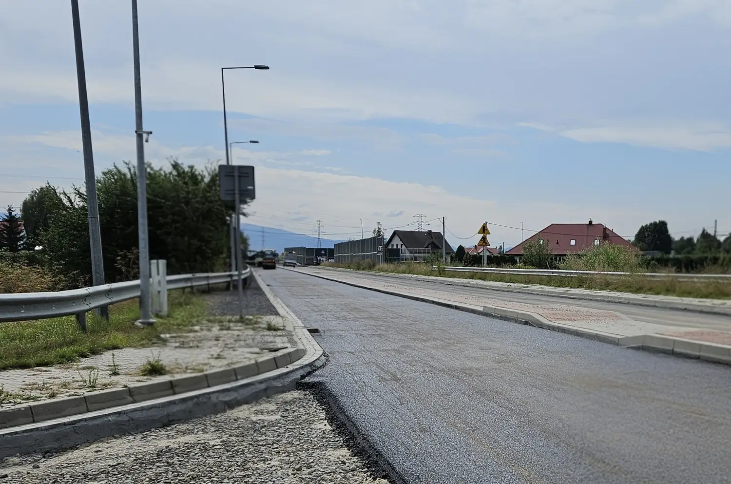 Prace idą zgodnie z planem. Asfaltują Obwodnicę Zachodnią Nowego Sącza