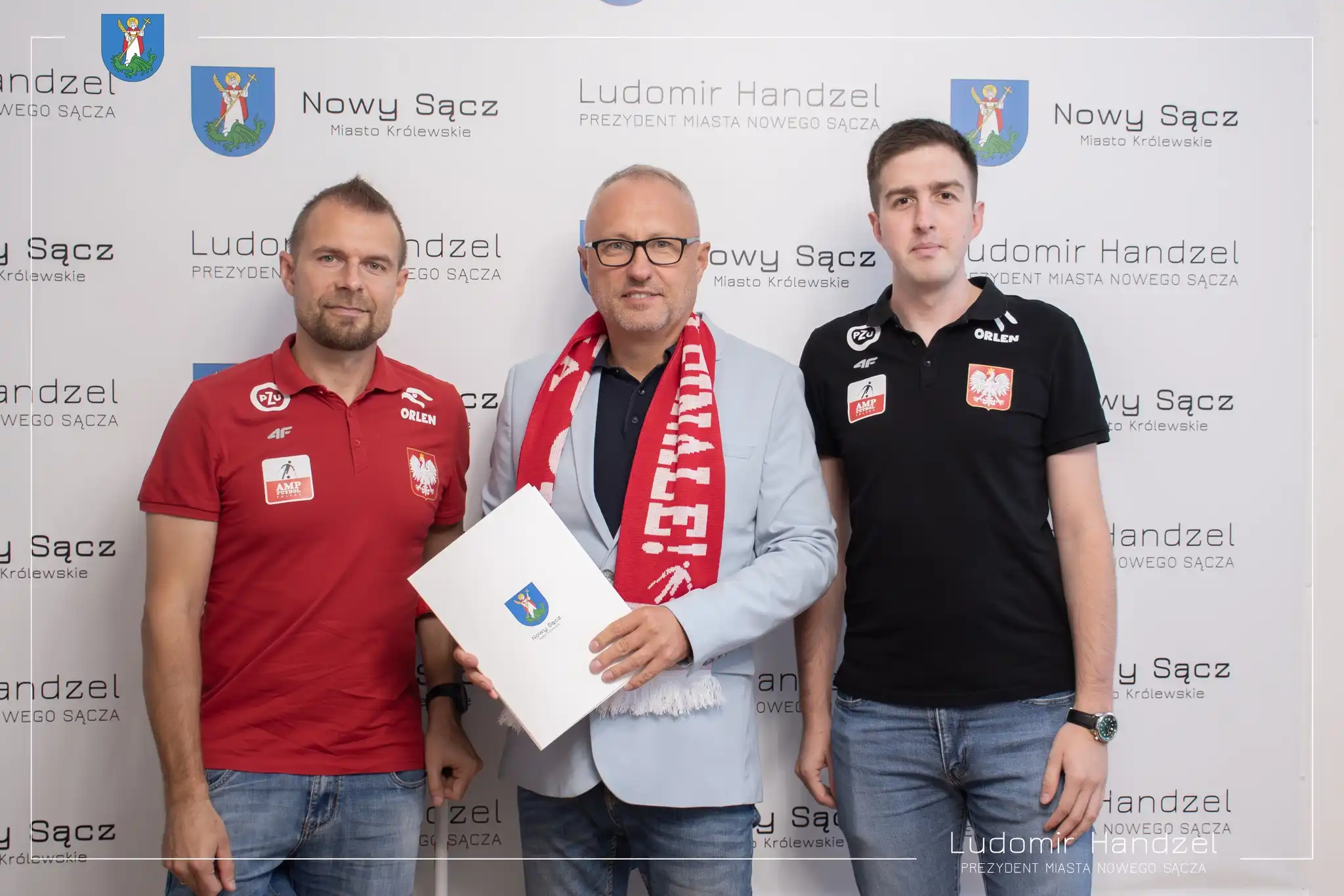 Prezydent Nowego Sącza gratuluje brązowym medalistom Amp Futbolu