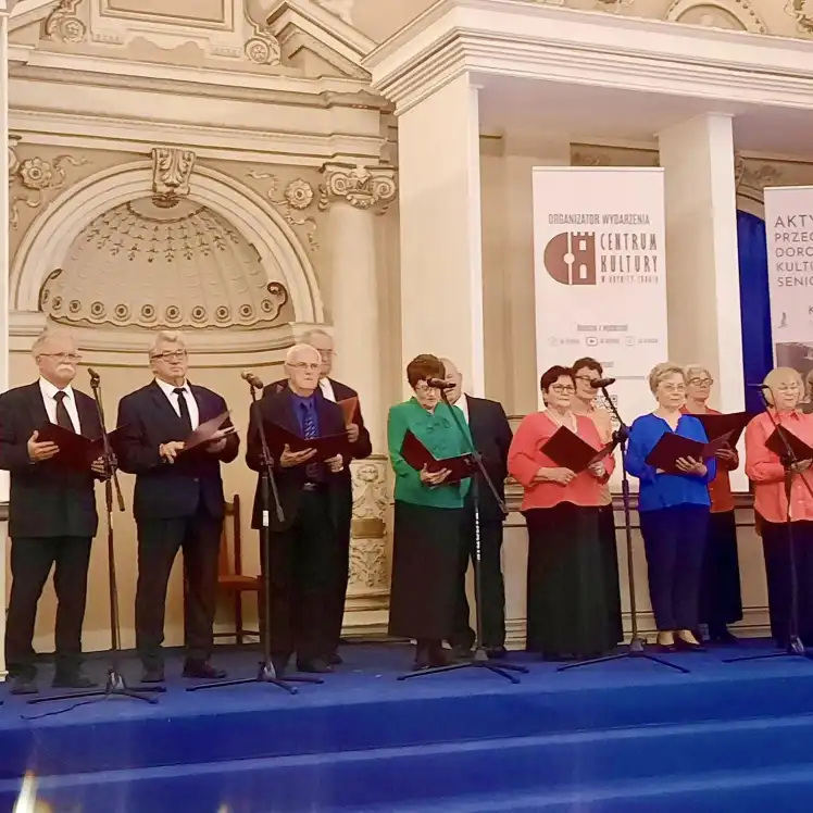 Aktywni Seniorzy Krynicy-Zdroju zachwycają artystycznym repertuarem
