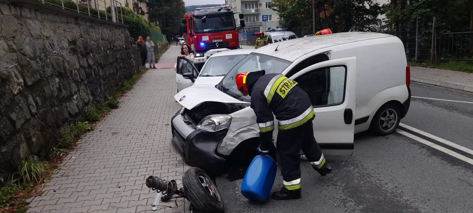 Wypadek na ulicy Kraszewskiego. Strażacy w akcji przez trzy godziny