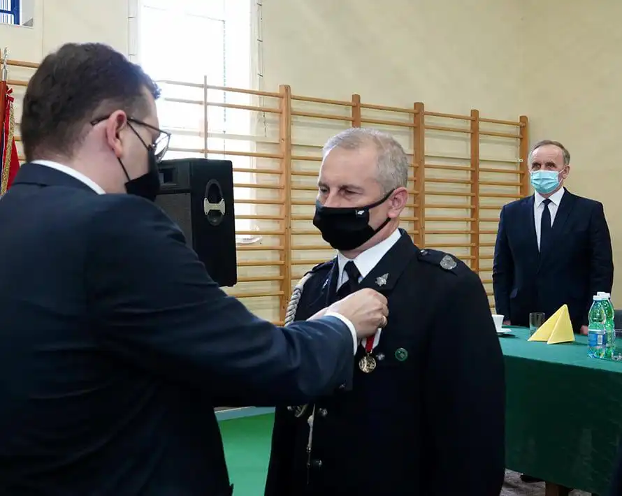 Strażacy z terenu miasta i gminy Grybów z promesą na zakup sprzętu