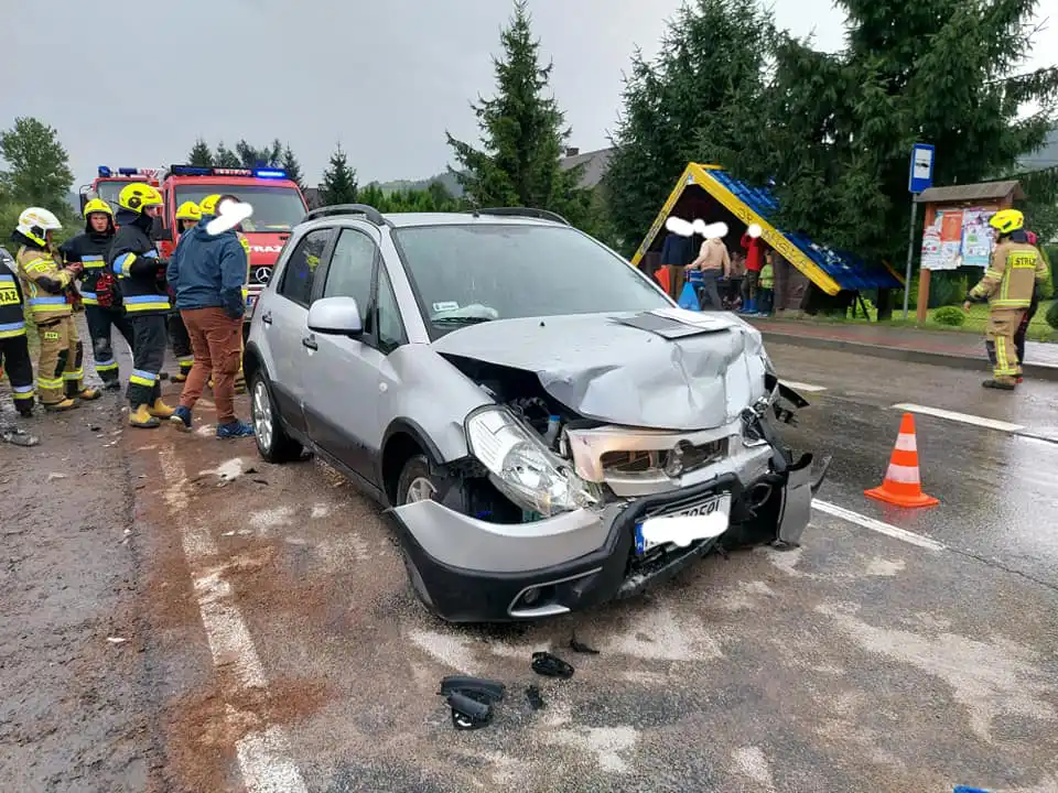Kraksa w Mszanie Górnej. Zderzyły się trzy pojazdy