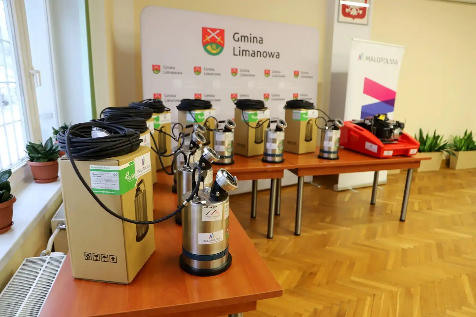 Nowe pompy dla strażaków z Gminy Limanowa