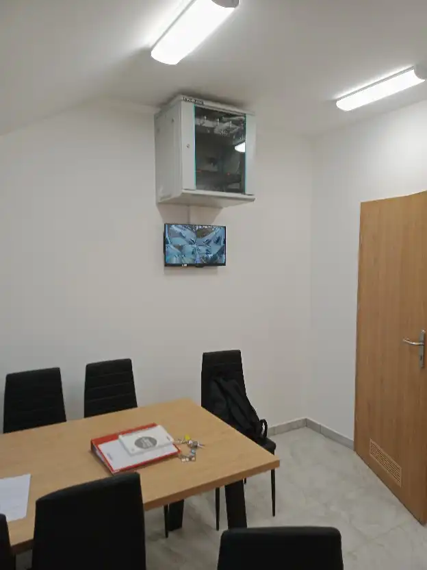Odnowiona przestrzeń w Brzeznej. Świetlica i biblioteka po remoncie z nowoczesnymi udogodnieniami