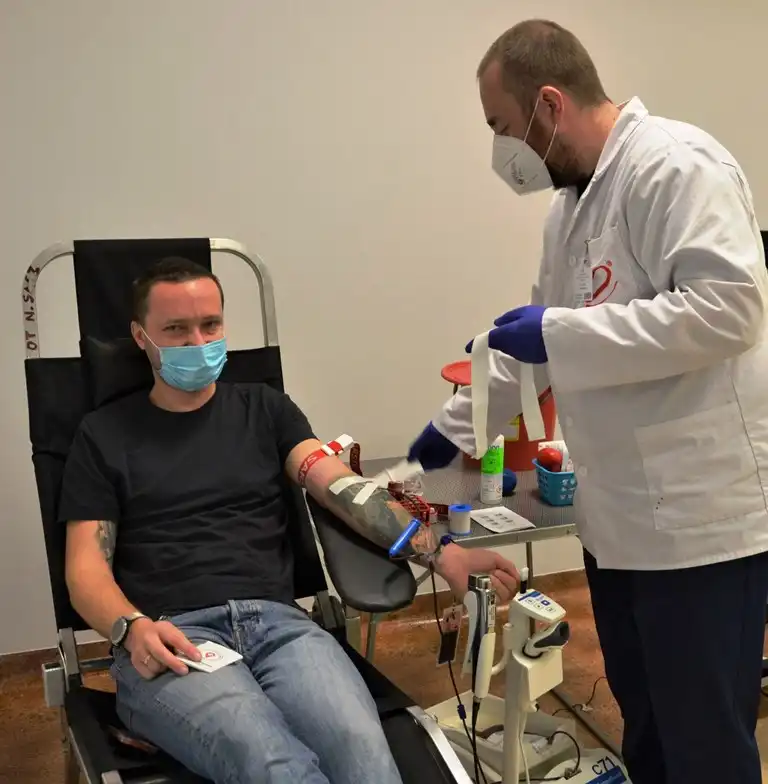 W ramach akcji „Nasza krew – Nasza Ojczyzna” w sądeckiej komendzie zebrano ponad 12 litrów krwi