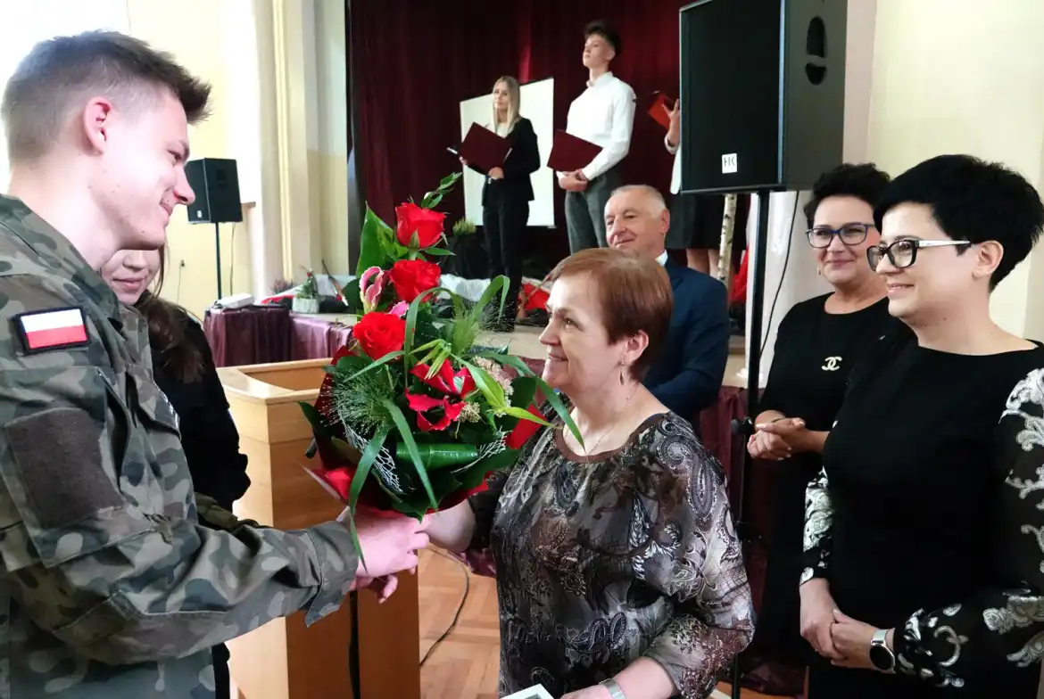 Rok szkolny w szkołach powiatu nowosądeckiego rozpoczęty. Do placówek będzie uczęszczać ponad 3200 uczniów