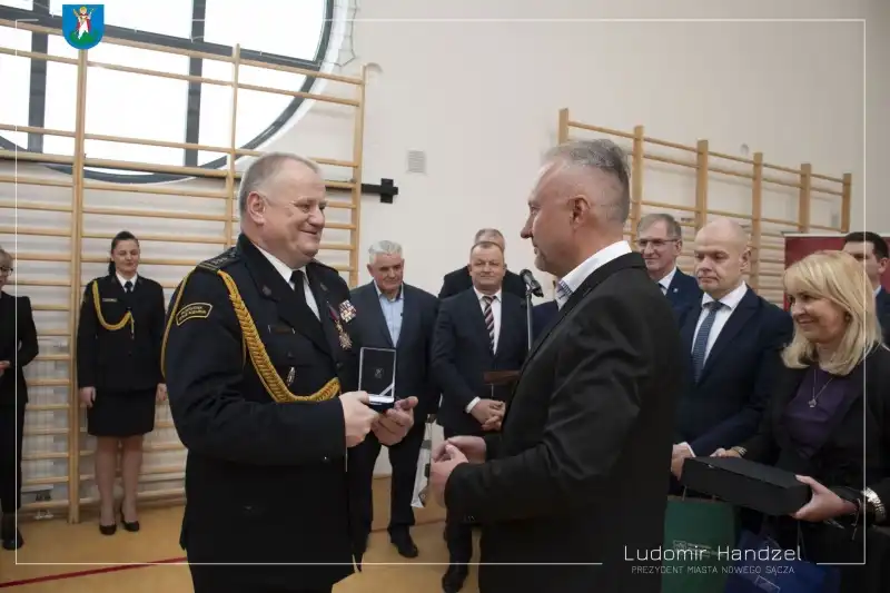 Wyróżniony za 37 lat służby. Komendant Motyka otrzymał Denar św. Małgorzaty