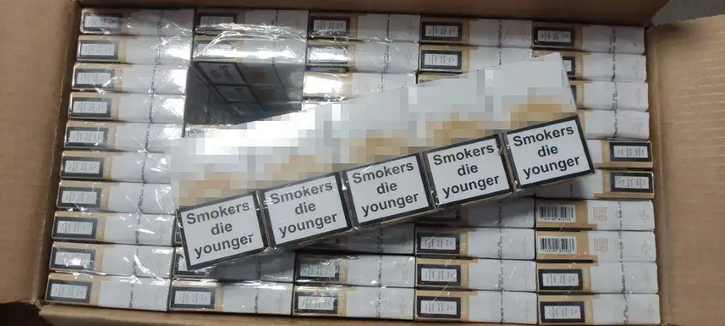 Przemyt w bagażniku! 60 tysięcy papierosów i 220 kg tytoniu bez akcyzy