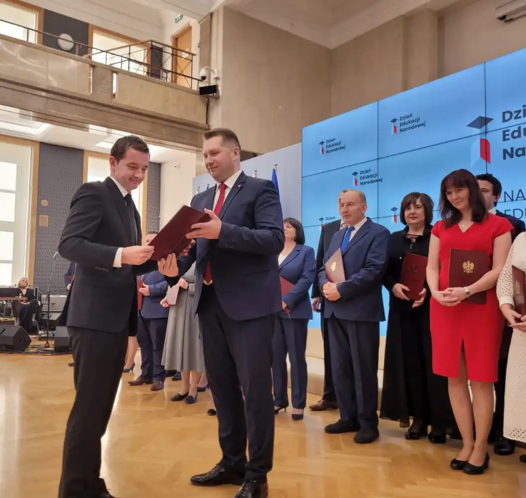 Dyrektorzy dwóch szkół powiatowych z nagrodą ministra
