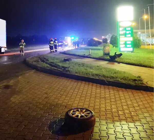 Wypadek na DK75 w Wielogłowach. Zderzyły się dwa pojazdy. Jedna osoba trafiła do szpitala