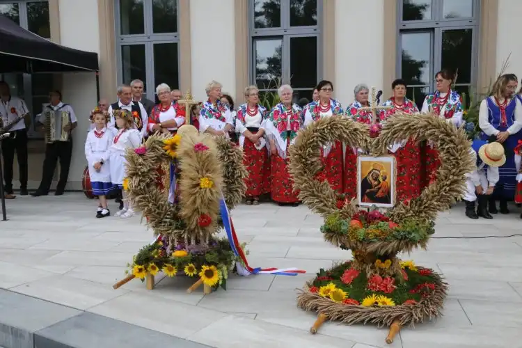Chleb, muzyka i korowód. Binarowa świętowała Dożynki Wiejskie