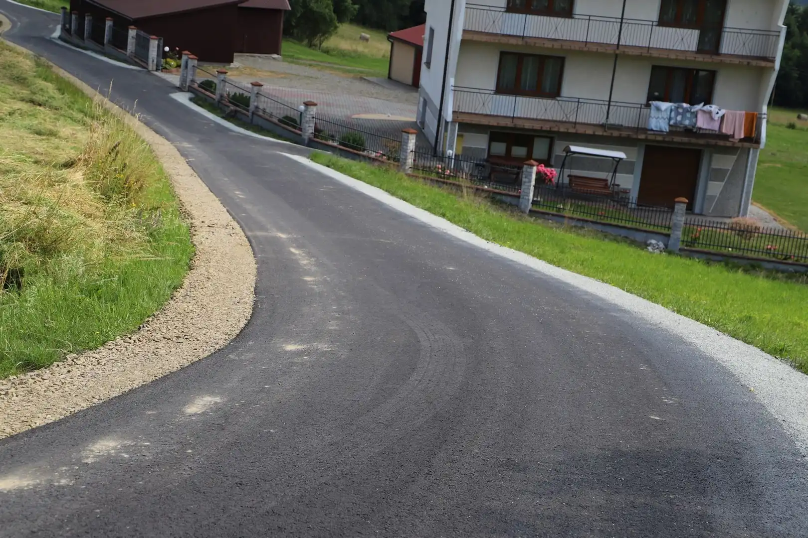 Zakończyły się prace modernizacyjne na kilku odcinkach dróg wewnętrznych na terenie gminy Limanowa