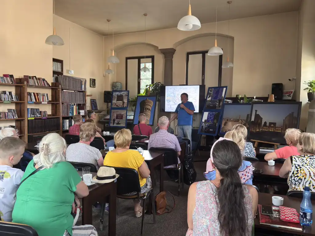 Fascynująca podróż Jedwabnym Szlakiem. Spotkanie z Henrykiem Januszem w sądeckiej bibliotece