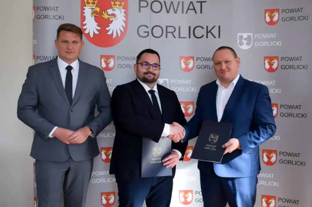 Powiat Gorlicki inwestuje w drogi. Trzy przebudowy do końca listopada