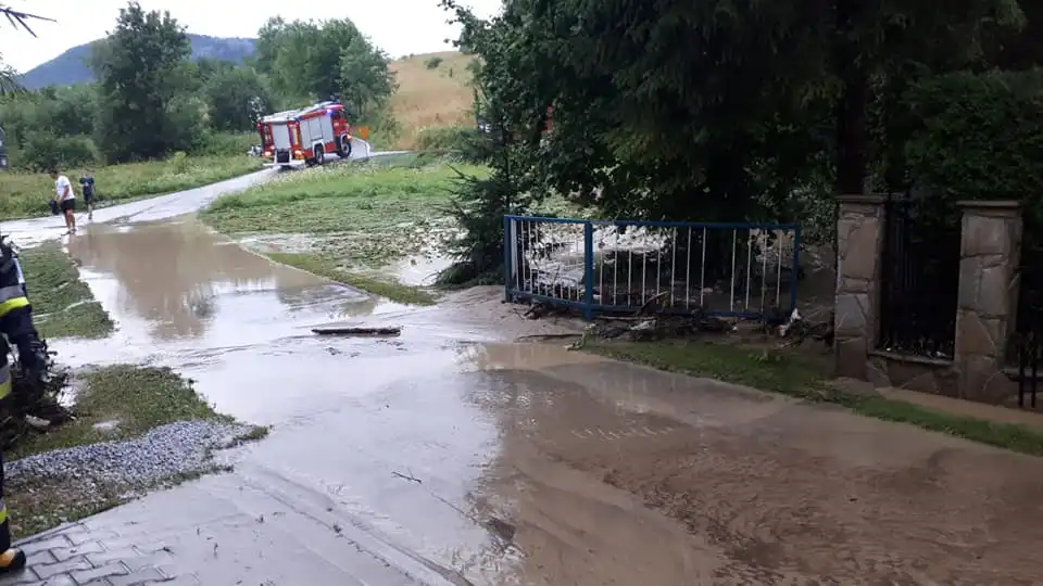 Sądecczyzna powódź: Zalane domy, zniszczone drogi, podtopione gospodarstwa (ZDJĘCIA)