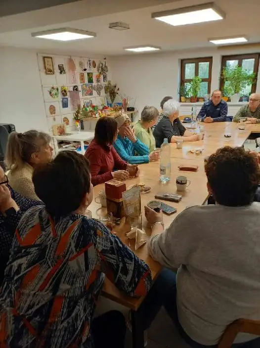 Seniorzy pod ochroną. Policja z Gorlic uczy, jak nie dać się oszukać