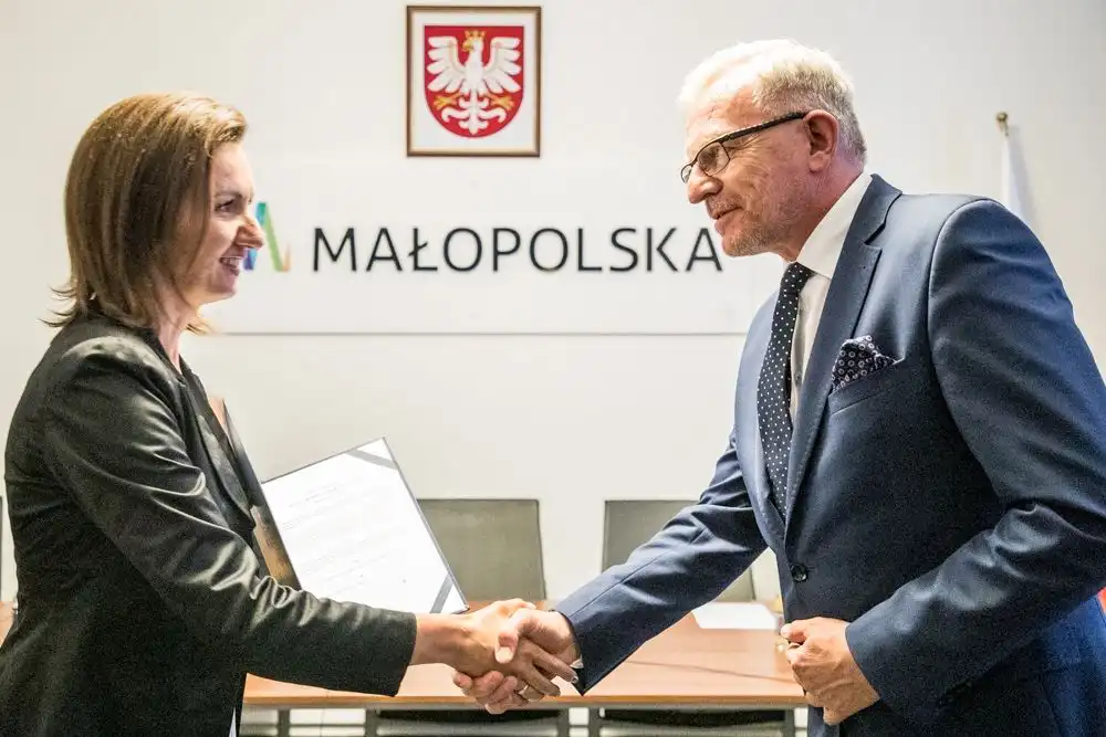 Nominacje dla dyrektorów małopolskich szkół i bibliotek wręczone