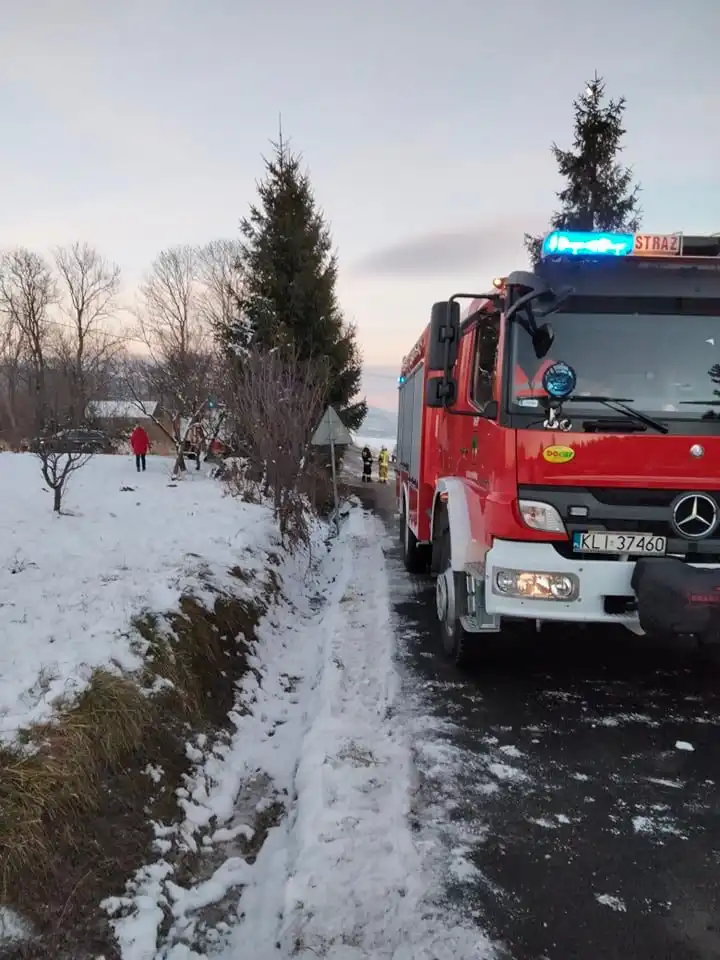Lipowe: Pożar garażu w budynku mieszkalnym. Jedna osoba poszkodowana