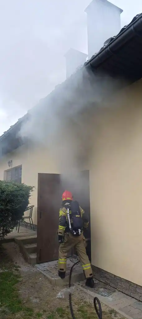 Pożar w Łazach Biegonickich. Paliły się materiały składowane w kotłowni