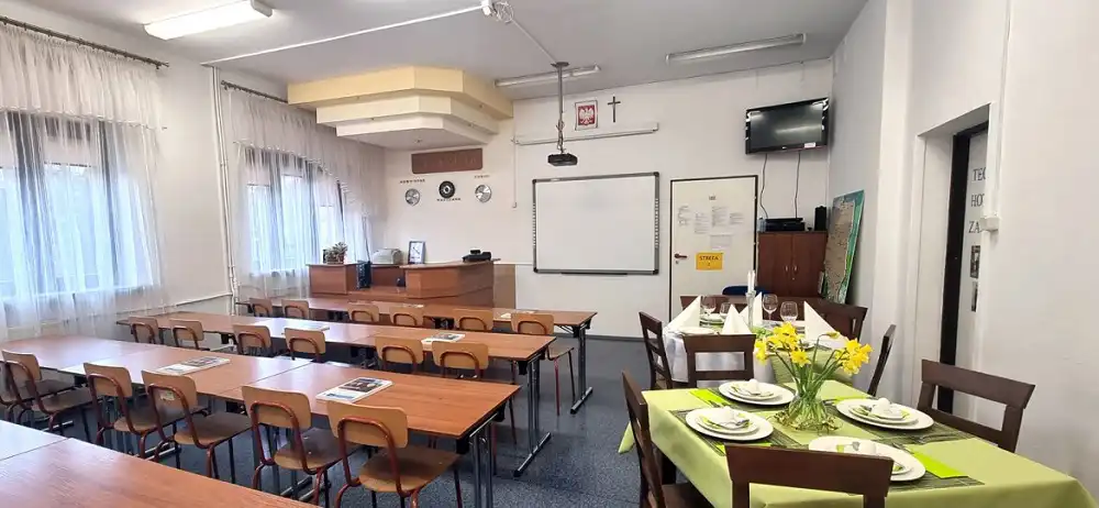 Młodzież Technikum hotelarskiego ZSP w Krynicy-Zdroju uczy się zawodu. W szkole ma do dyspozycji pokój hotelowy i recepcje