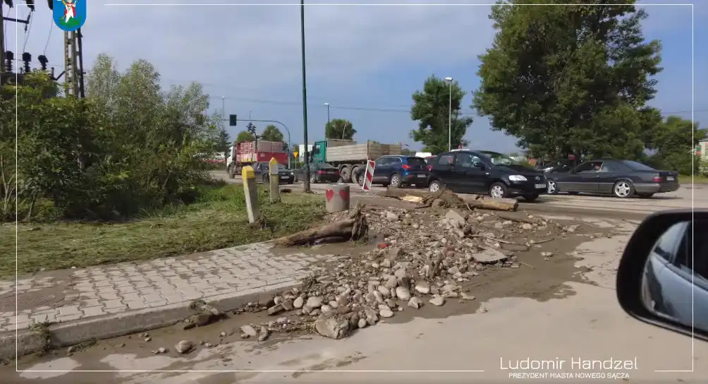 Nocna nawałnica w Nowym Sączu. Trwają prace porządkowe i szacowanie szkód
