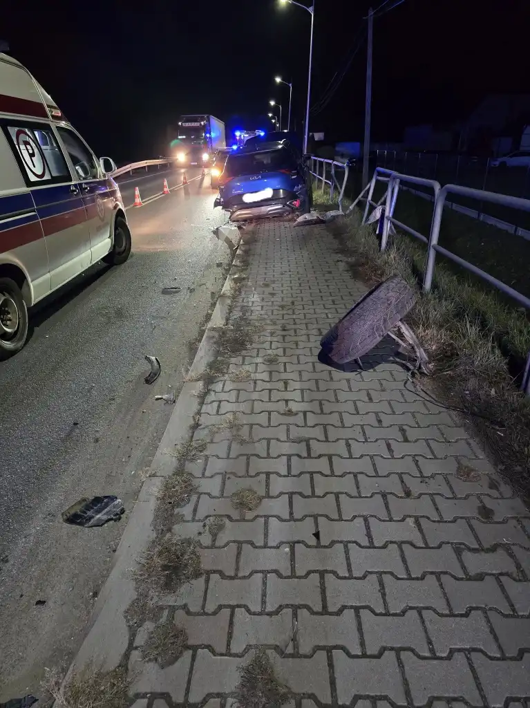Mszana Dolna. Kolizja dwóch pojazdów, akcja służb ratunkowych