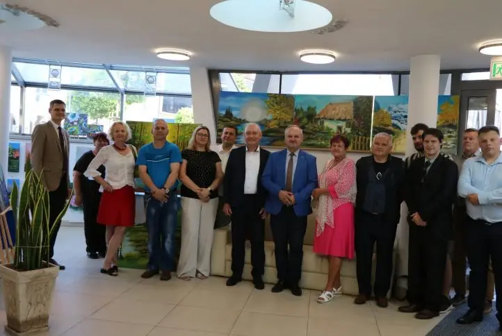 Pejzaże, portrety i abstrakcje. W Limanowej otwarto nową wystawę Ryszarda Rysia
