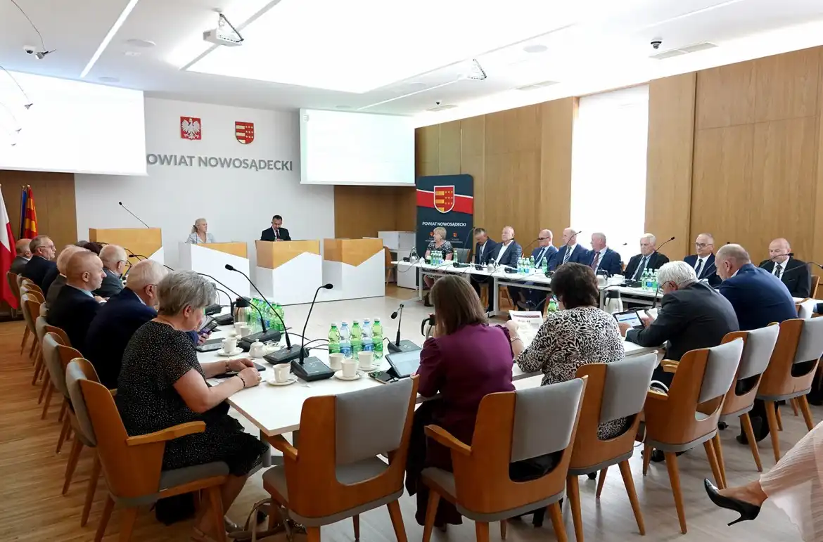 Zarząd Powiatu Nowosądeckiego z jednogłośnym wotum zaufania i absolutorium