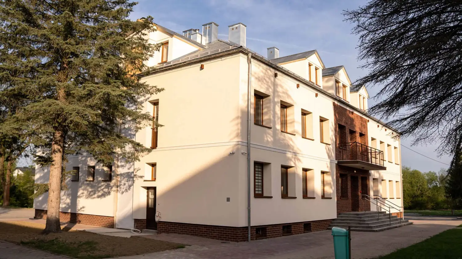 Winda, ogród zimowy i przebudowane wnętrza. GOK w Łużnej zmieni się nie do poznania