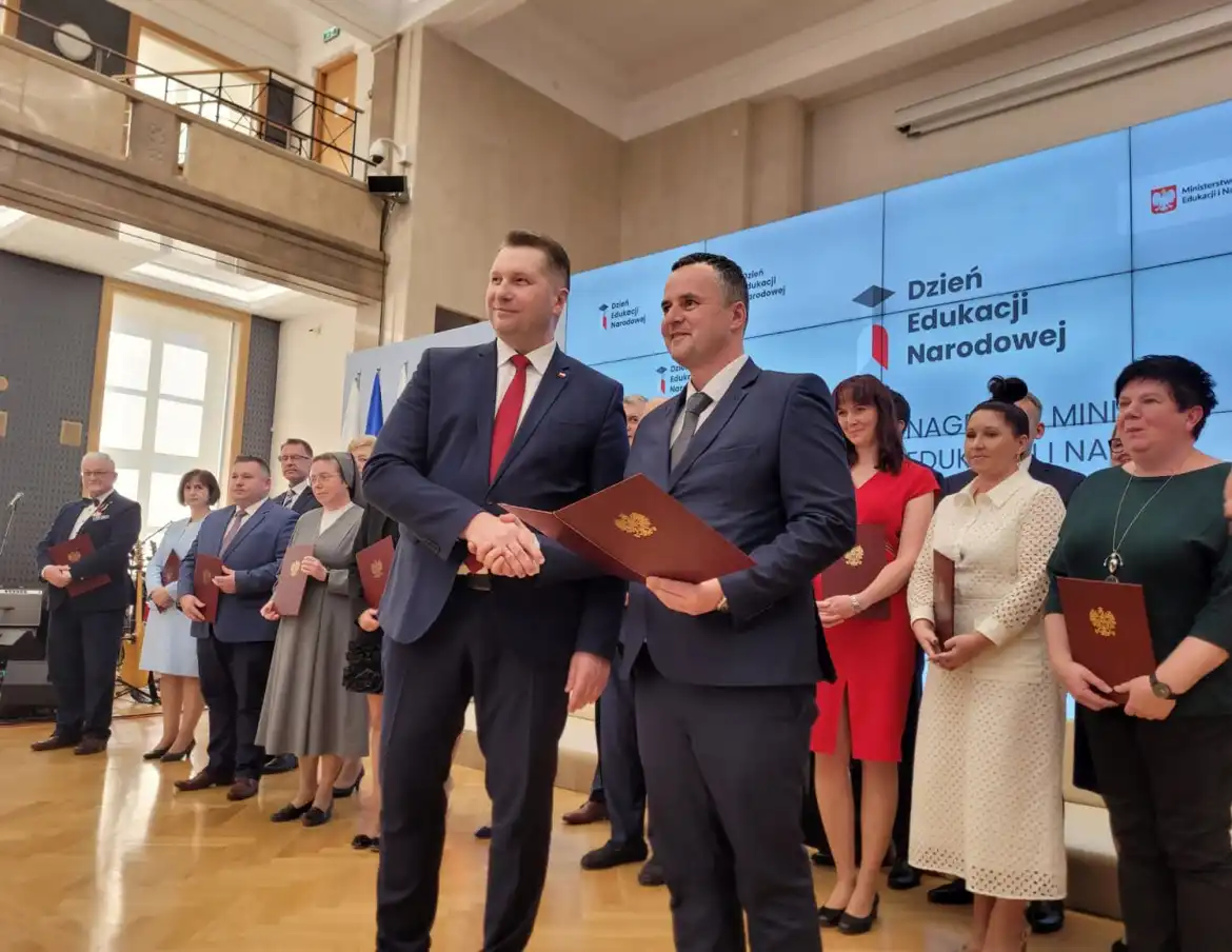 Dyrektorzy dwóch szkół powiatowych z nagrodą ministra