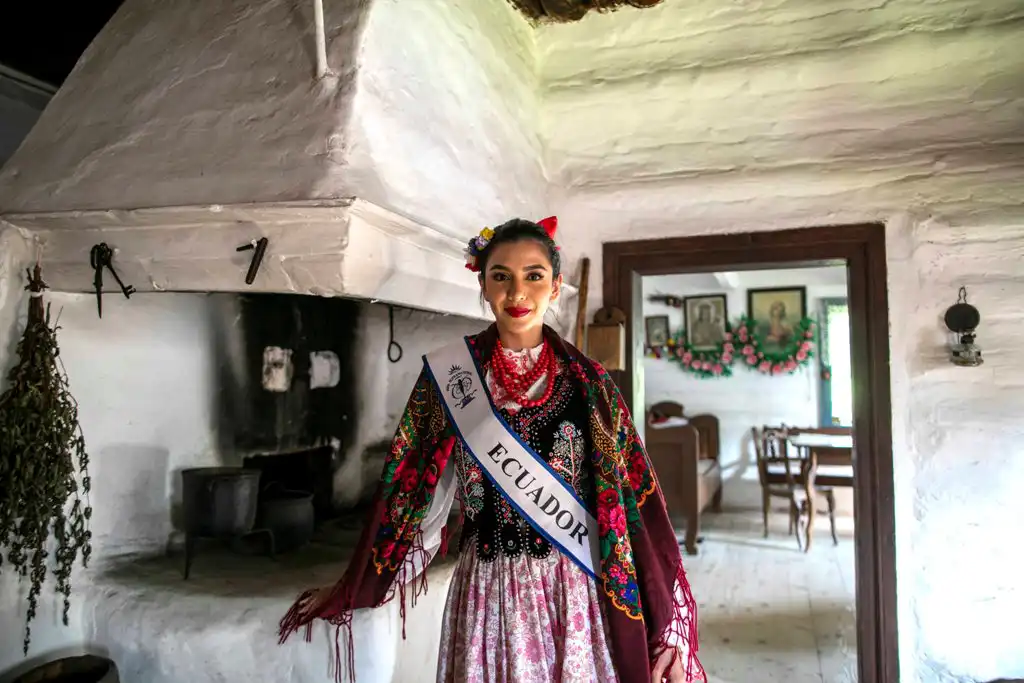 Kandydaci Miss Supranational 2021 w Sądeckim Parku Etnograficznym