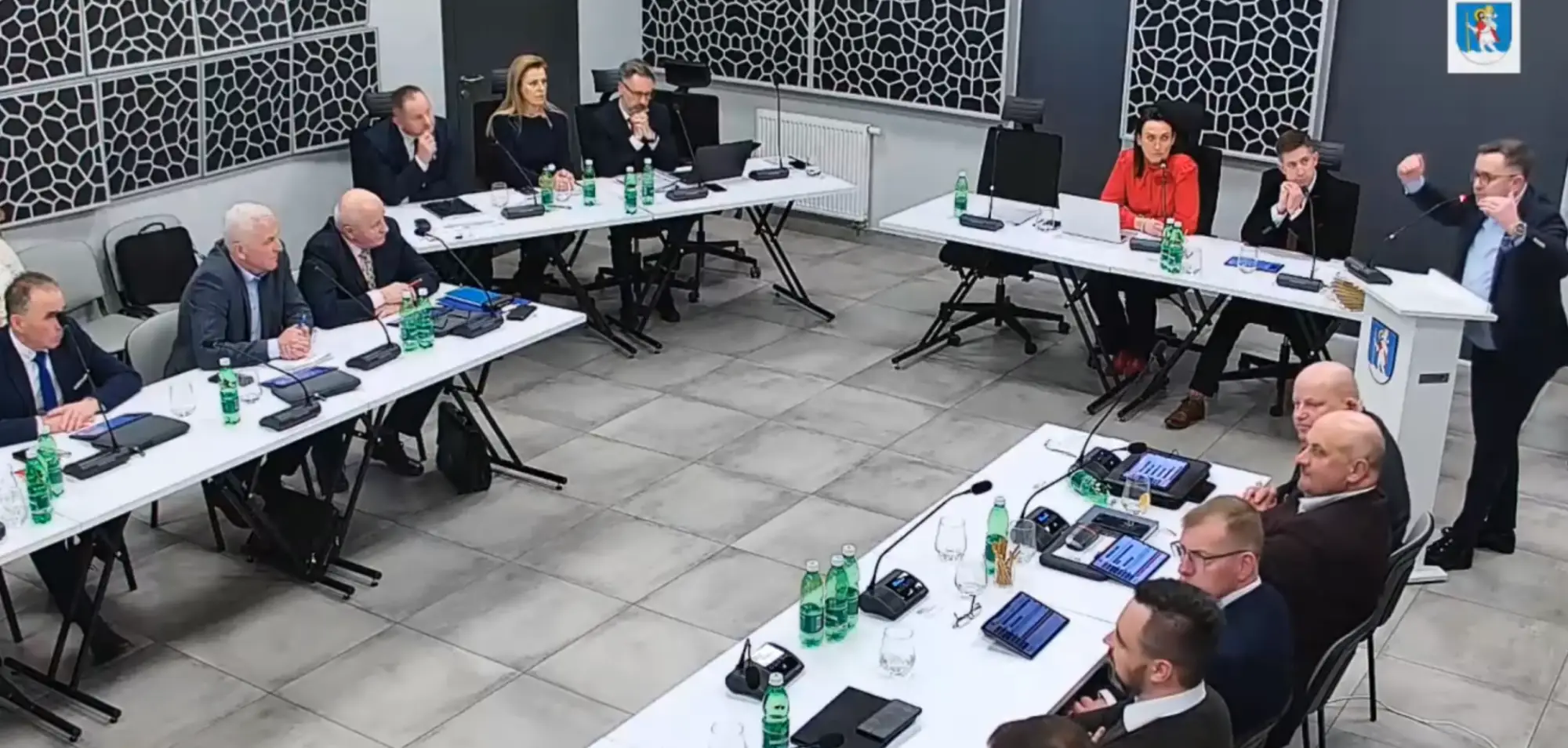 Gorąco na sali obrad w Chełmcu. Poszło o to gdzie pracuje rodzina wójta