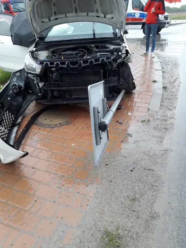 Kolizja w Starym Sączu. Zderzyły się dwa samochody osobowe